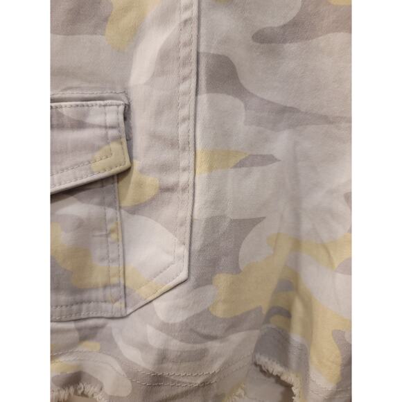 Democracy Camoflauge Print Cargo Shorts in Lemon Gray - Picture 5 of 7